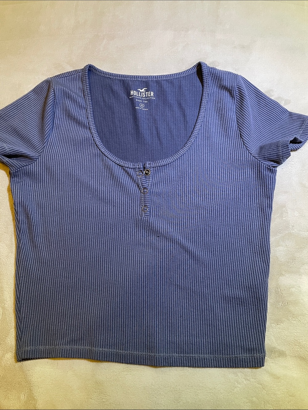 Hollister Women's Navy Ribbed Scoop-Neck Henley Crop Top